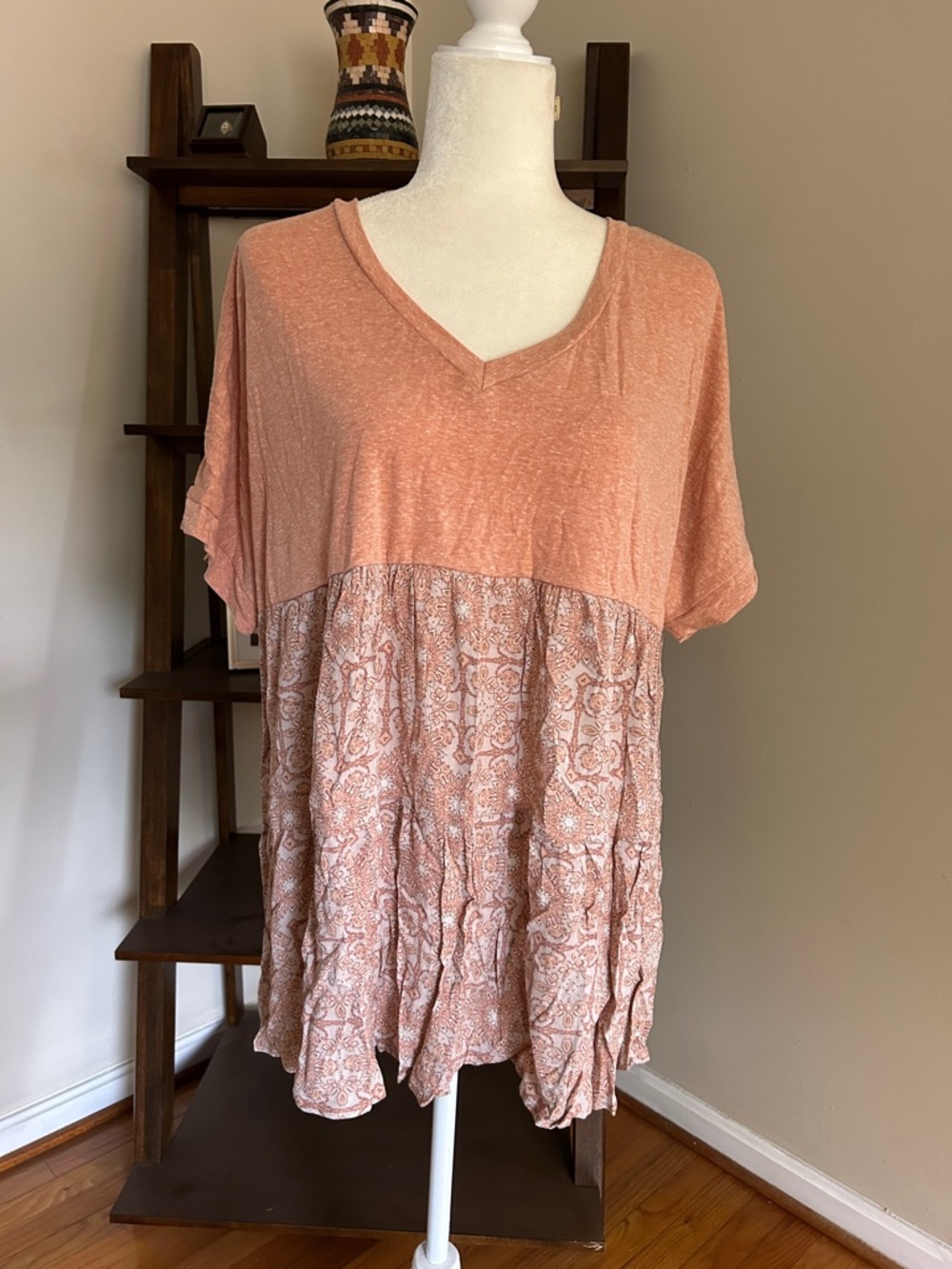 Relaxed V-Neck Tiered Tunic in Soft Peach